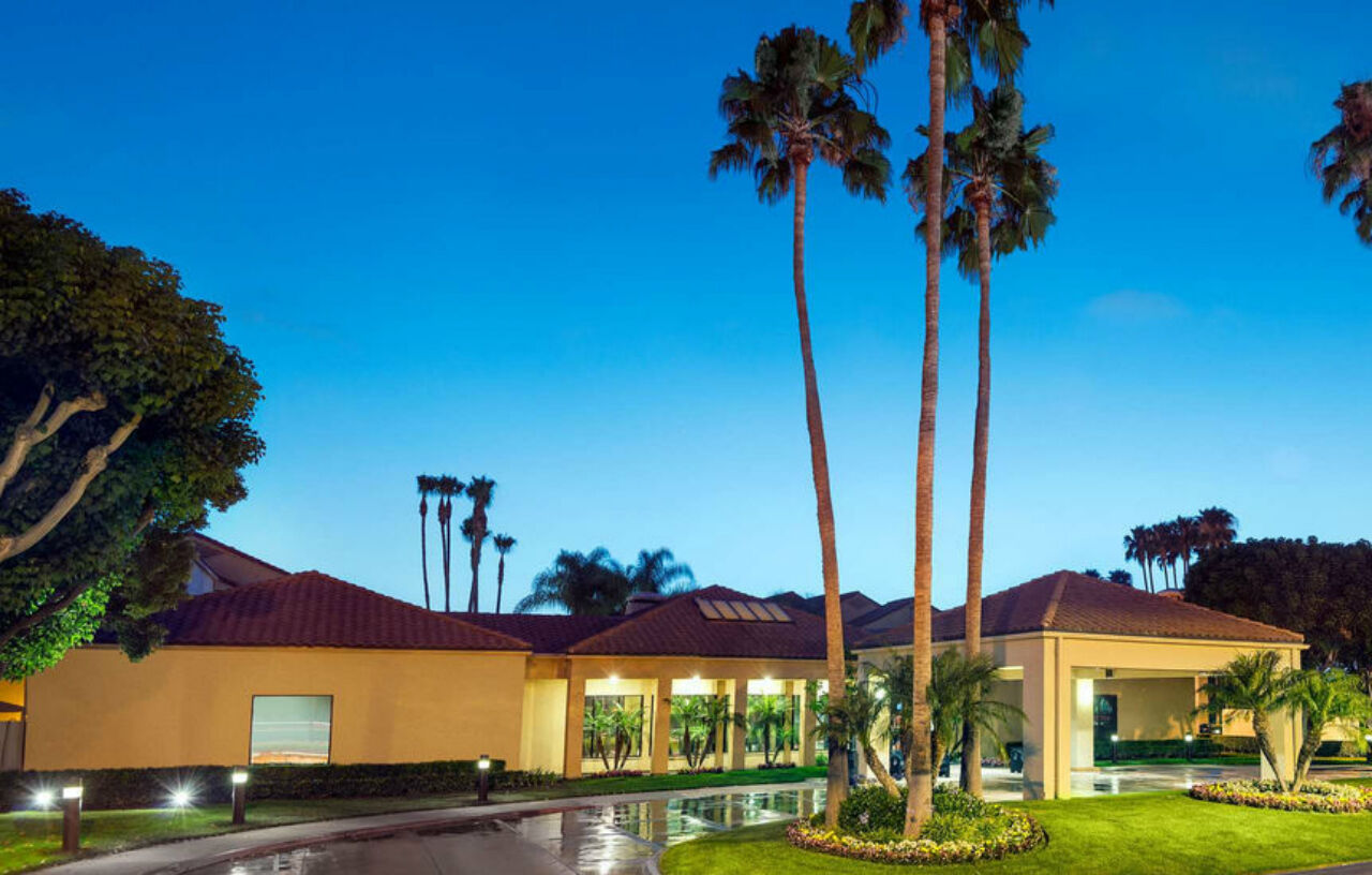Courtyard Anaheim Hotel 3*
